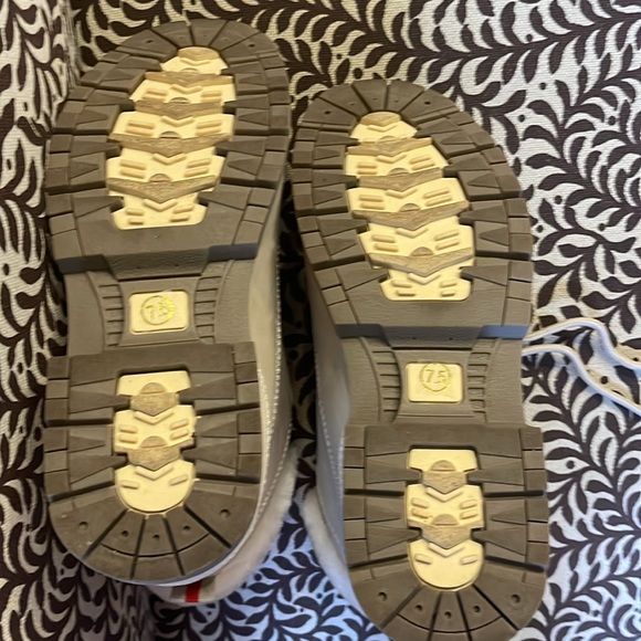 Brand new boots. Good for Fall/Winter - Picture 2 of 2